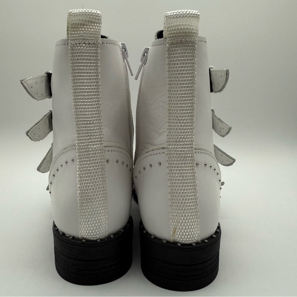 Steve Madden Pursue Moto Ankle Boots White Leather Buckle Studded 7M - Picture 14 of 16
